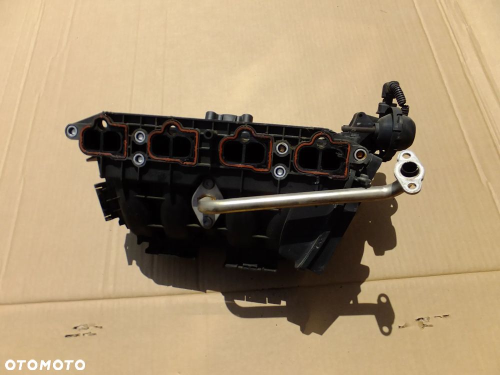 kolektor ssący opel corsa d 1,4 16v 2007r 55557904
