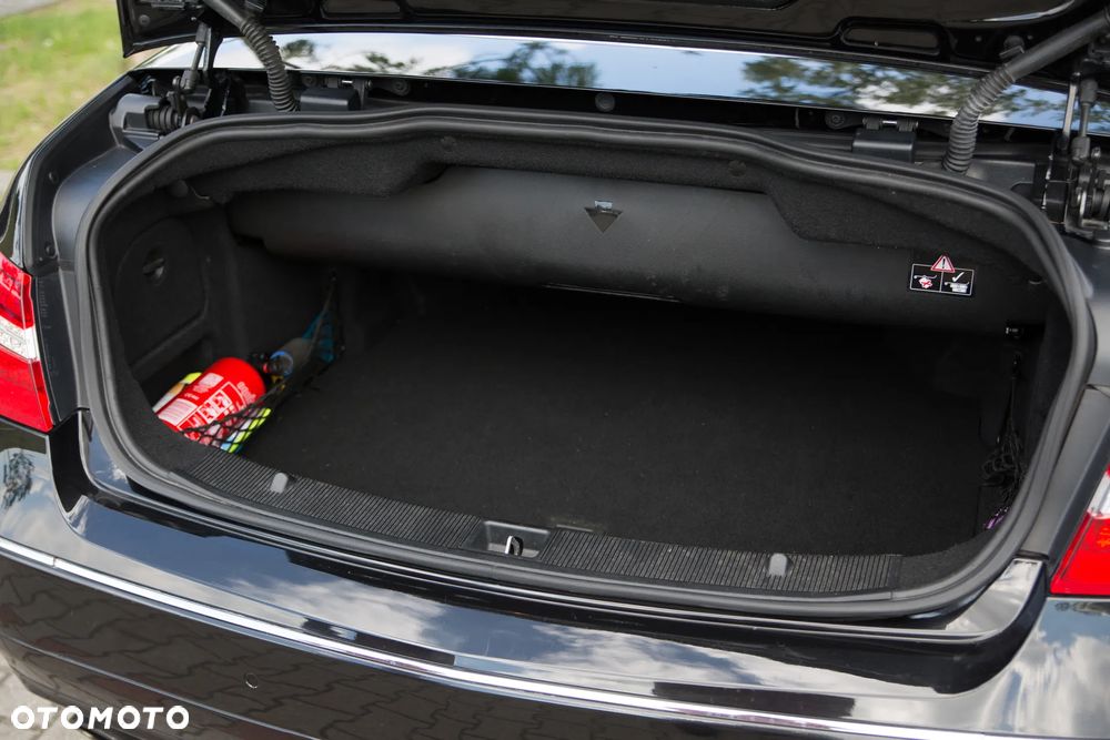 Mercedes-Benz Klasa E 200 CGI BlueEFFICIENCY Automatik Elegance - 18