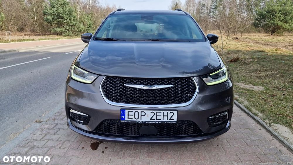 Chrysler Pacifica - 2