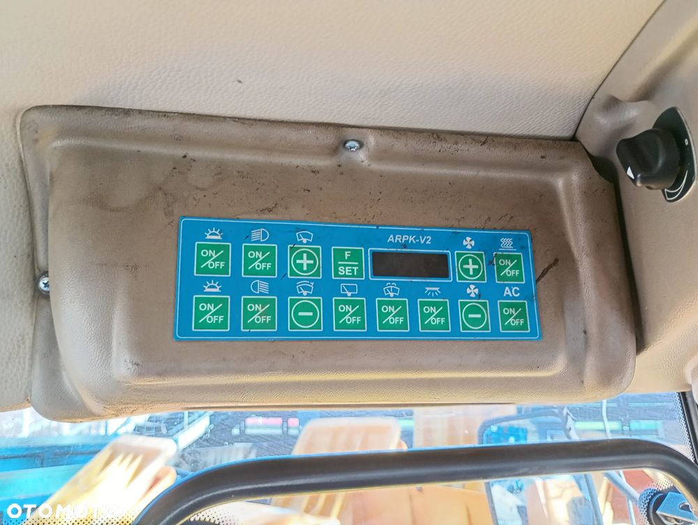 Farmtrac 685DT - 5