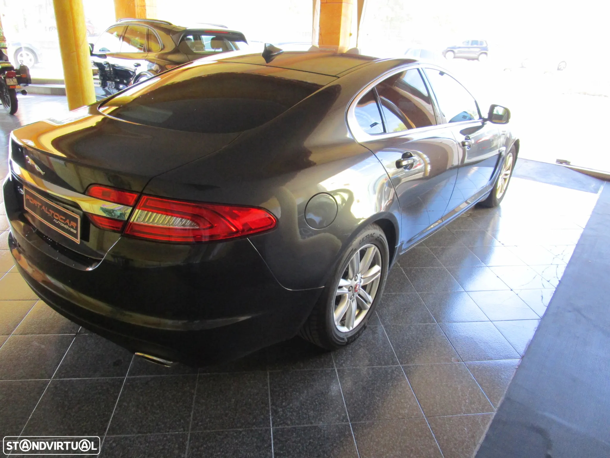 Jaguar XF 2.2 D R-Sport - 31