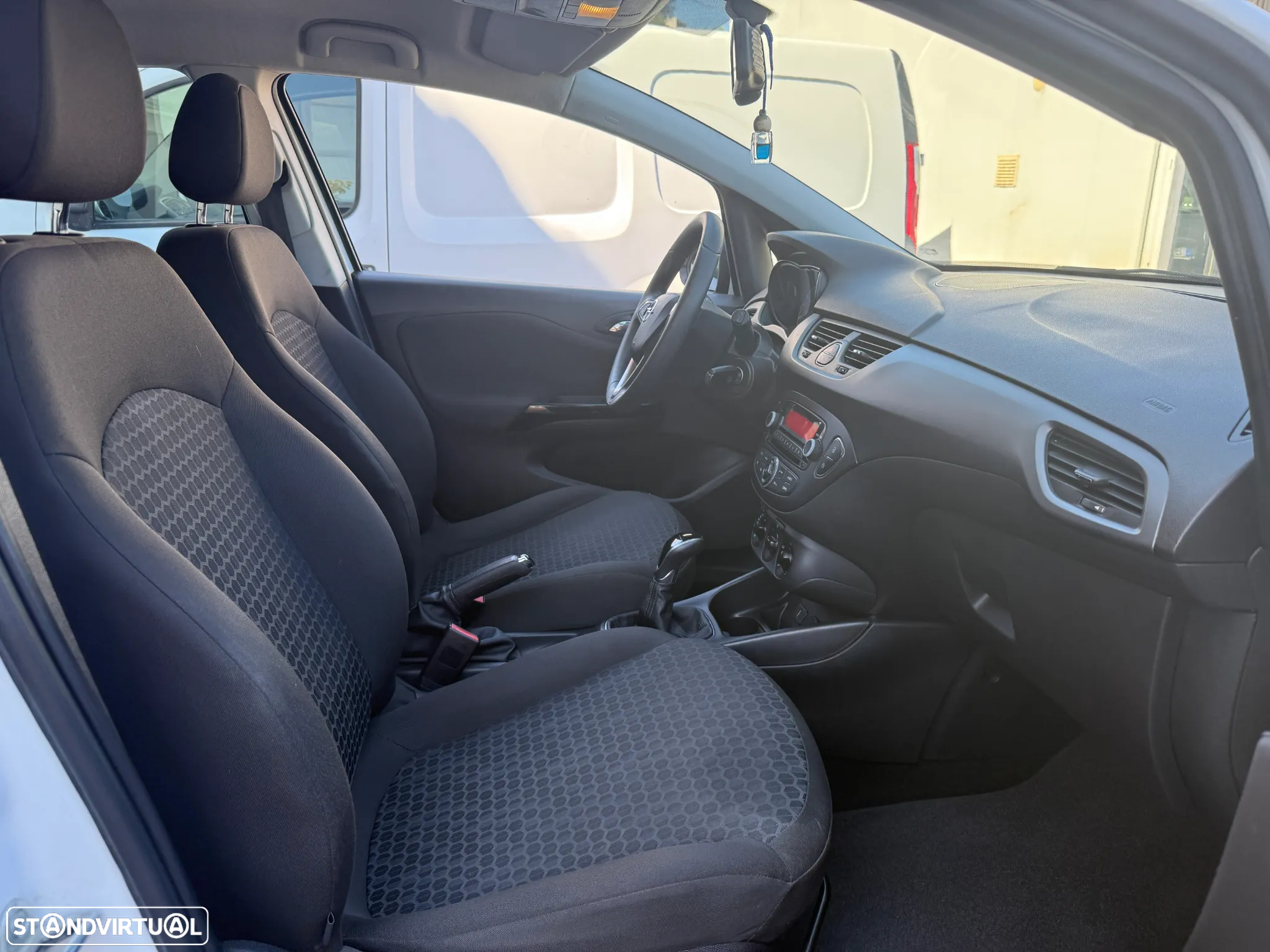 Opel Corsa 1.4 Innovation Easytronic - 26