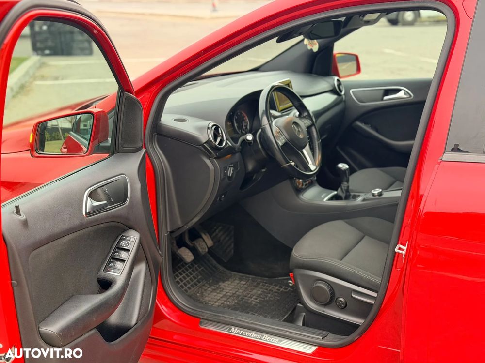 Mercedes-Benz B 180 - 12