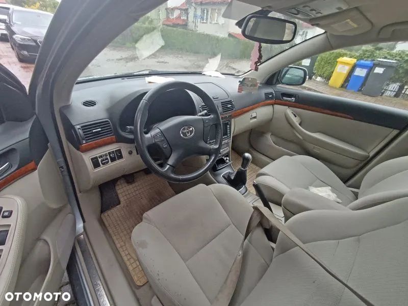 Toyota Avensis - 9