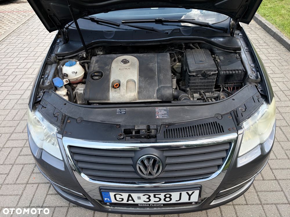 Volkswagen Passat 1.6 FSI Trendline - 8