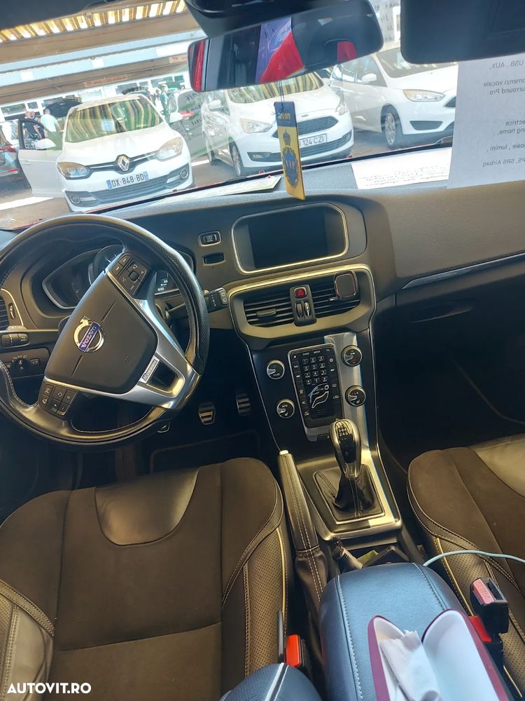 Volvo V40 D3 R-Design - 11