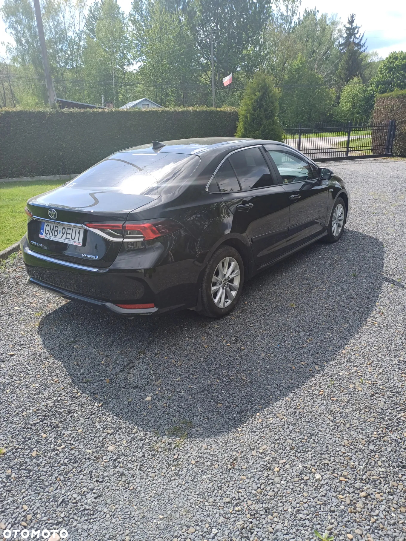 Toyota Corolla ver-1-8-hybrid-comfort - 3