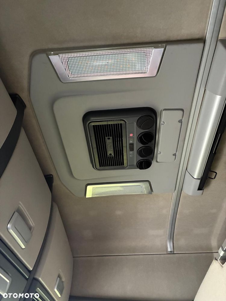 Renault T480 High Sleeper Cab - 14