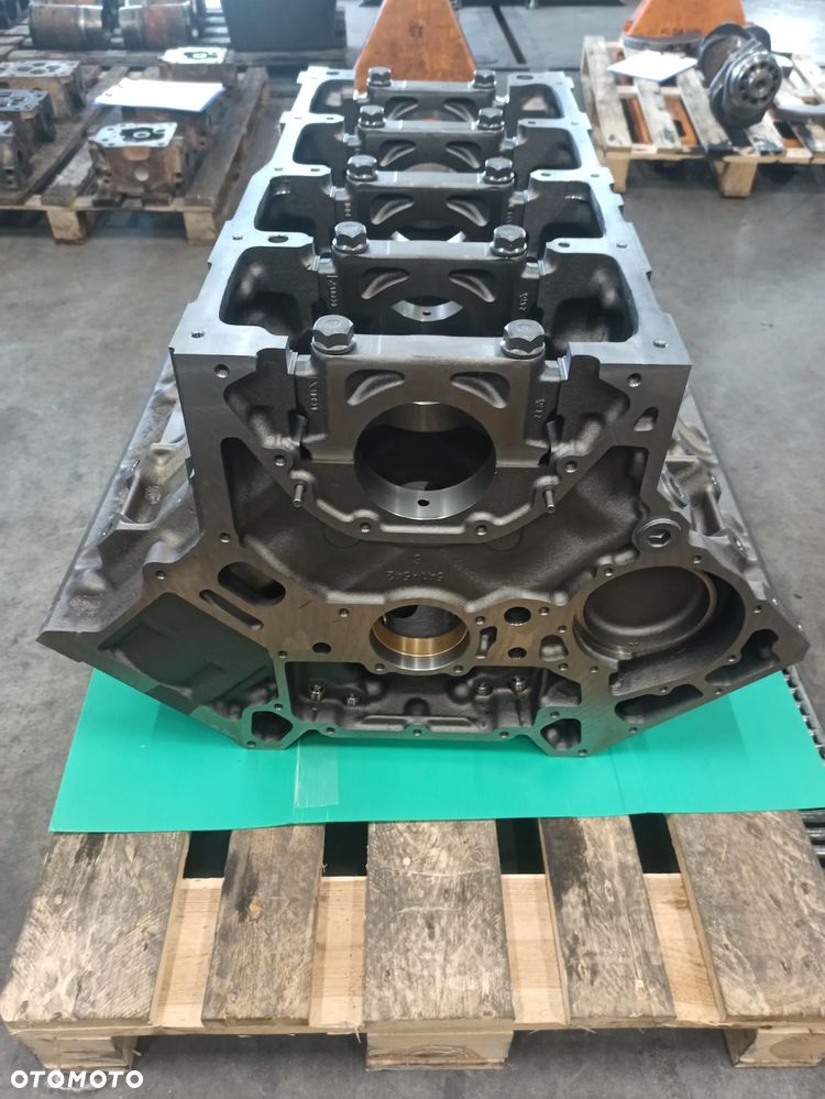 Nowy Blok Silnika Mercedes-Benz OM502 V8 Liebherr, Claas - 4