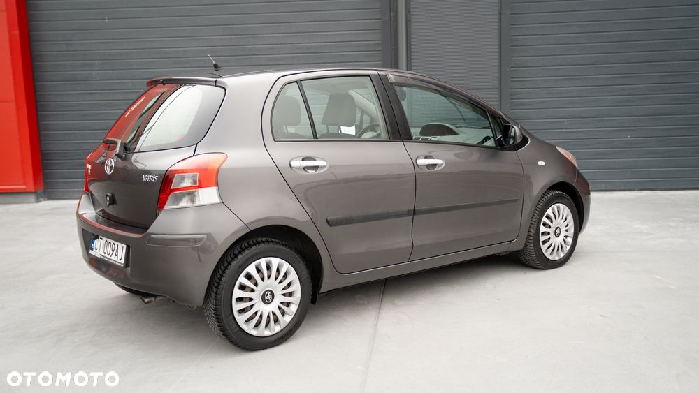 Toyota Yaris - 10
