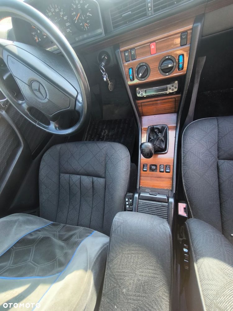 Mercedes-Benz Klasa E 250 D Elegance - 23