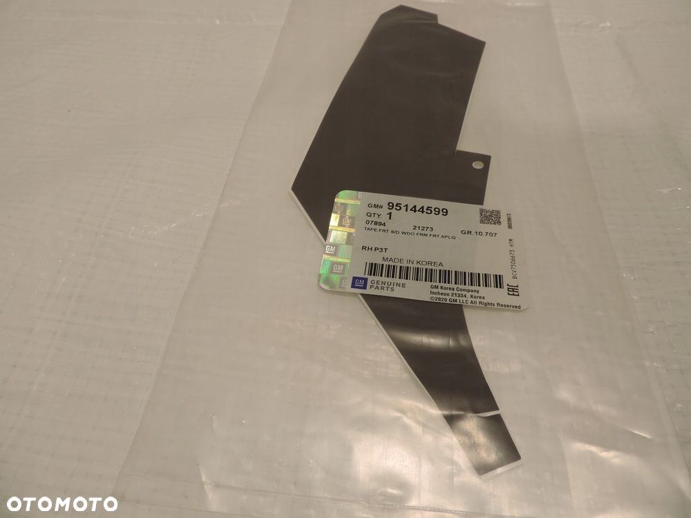 Opel Mokka Wypraska naklejka ramy okna prawa nowa 95144599 - 2