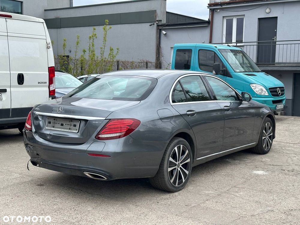 Mercedes-Benz Klasa E 300 de Business Edition - 13