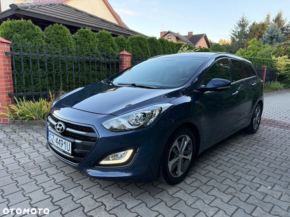 Hyundai i30 i30cw 1.6 Fifa World Cup Edition - 1