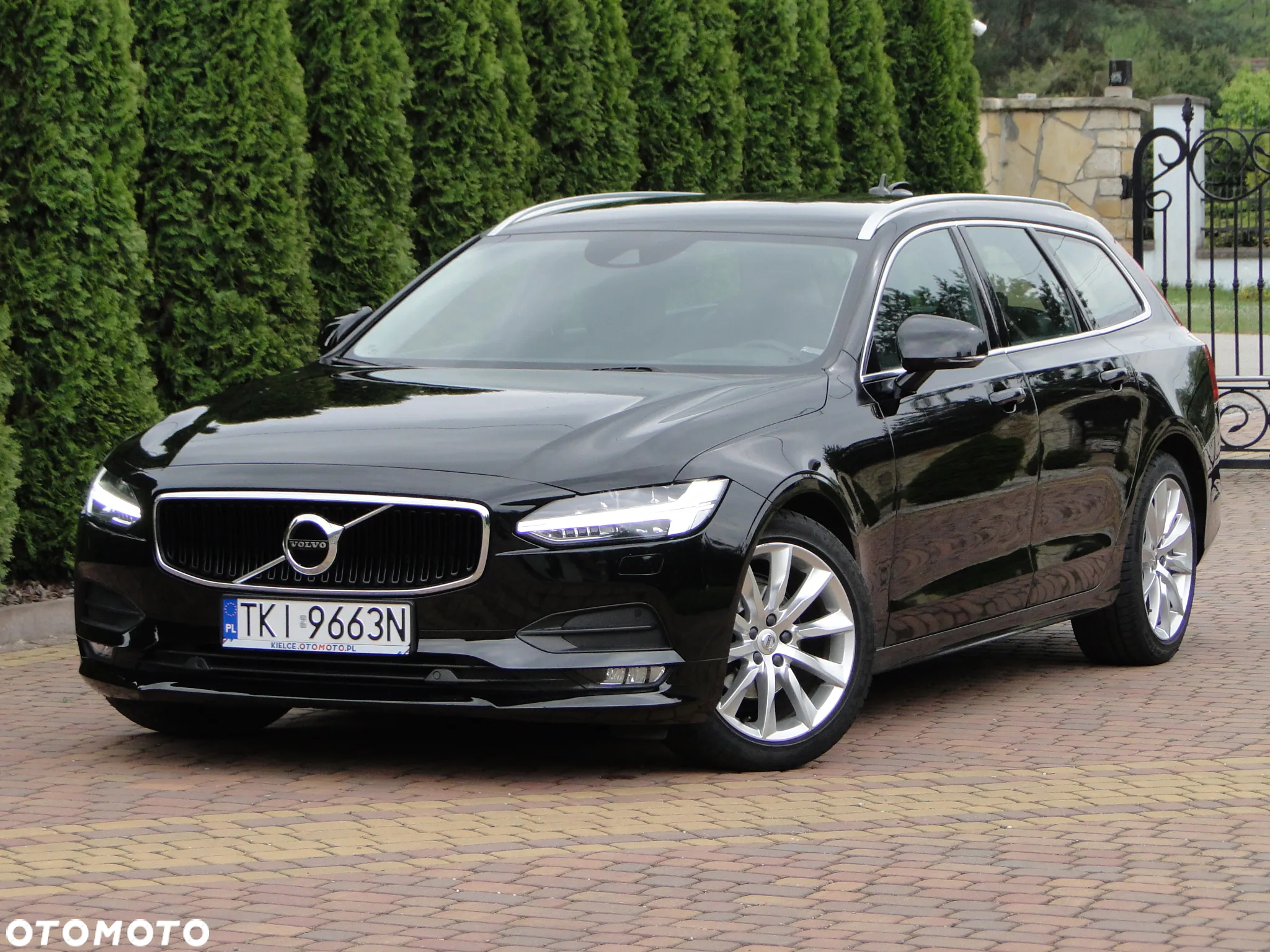 Volvo V90 D4 Momentum Pro - 3