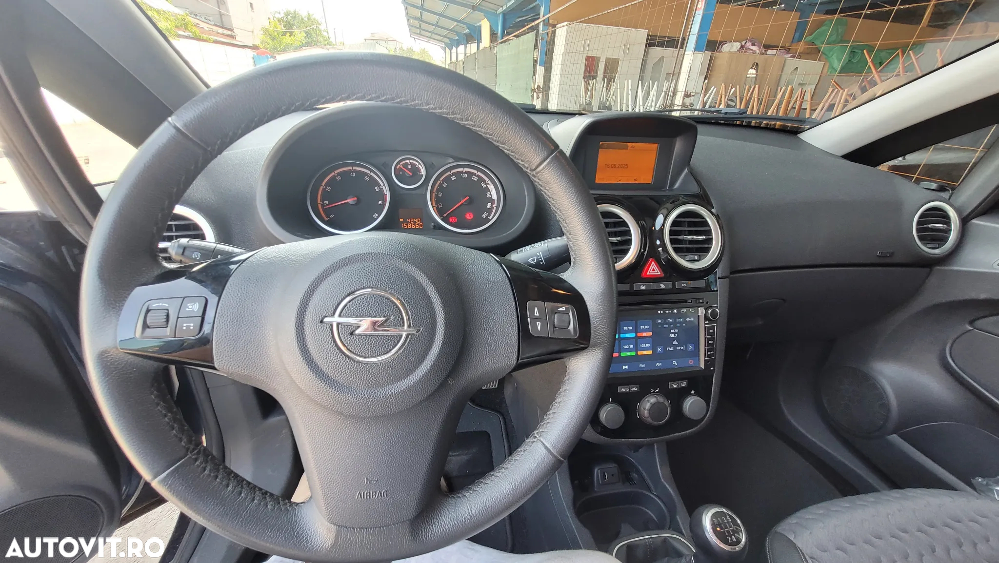 Opel Corsa 1.2 Cosmo - 4