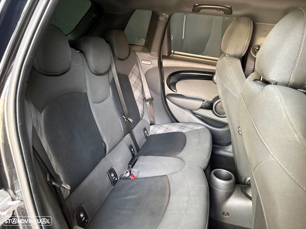 MINI 5 Portas Cooper D Aut. - 14