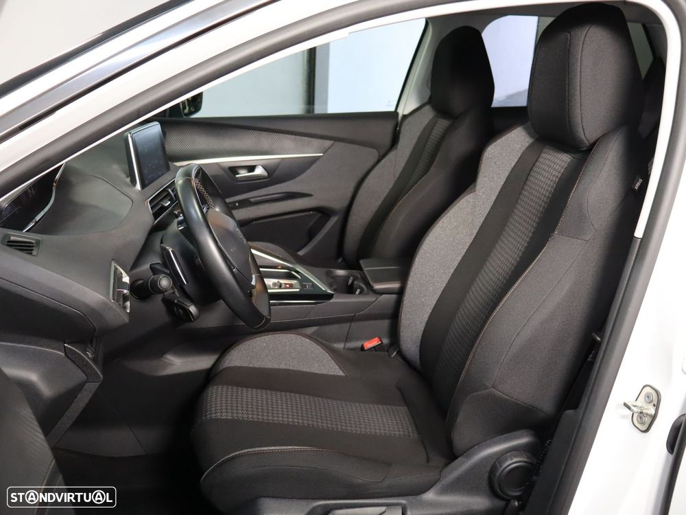Peugeot 3008 1.2 PureTech Allure EAT8 - 8