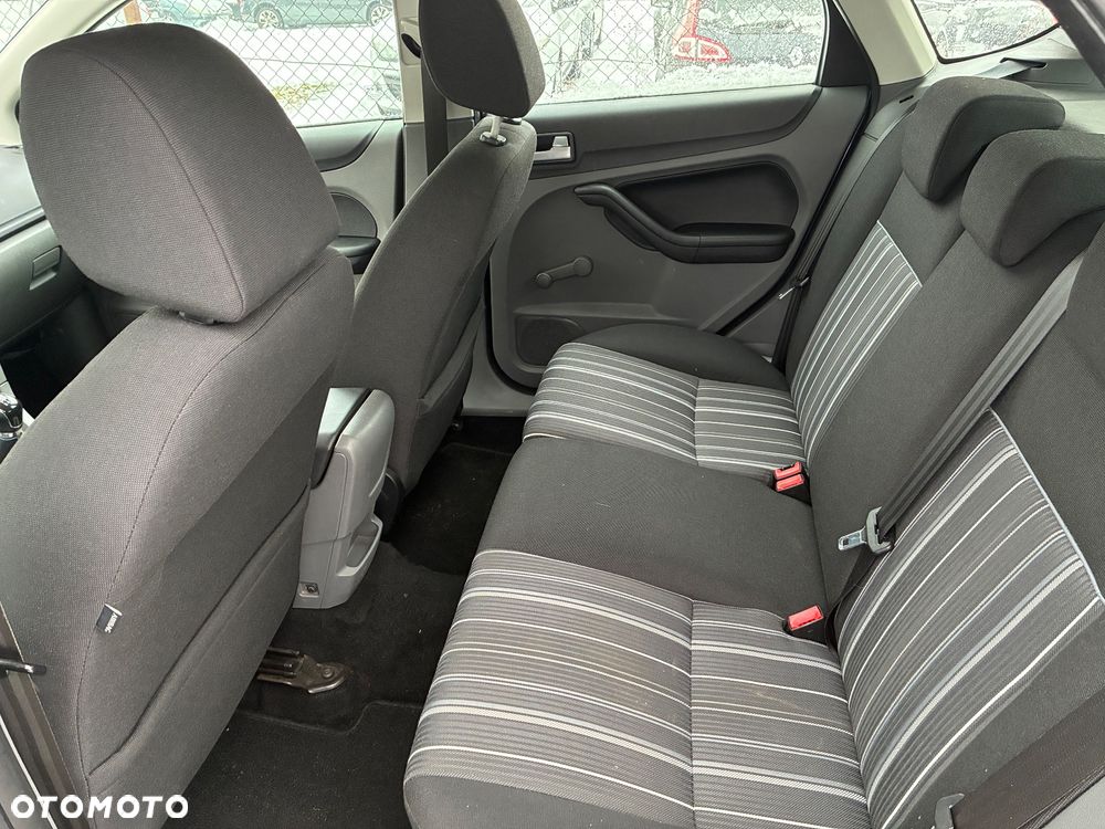 Ford Focus 1.6 16V Ambiente - 9