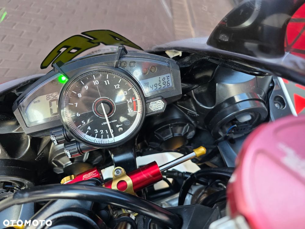 Yamaha R1 - 21