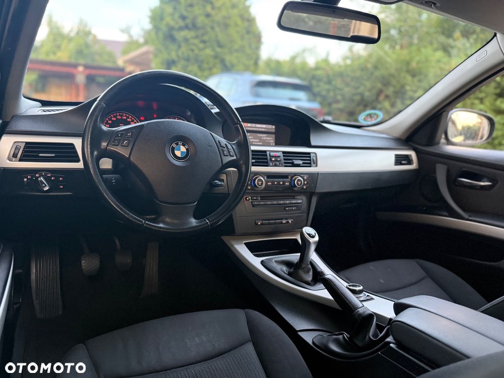 BMW Seria 3 320i Edition Exclusive - 36