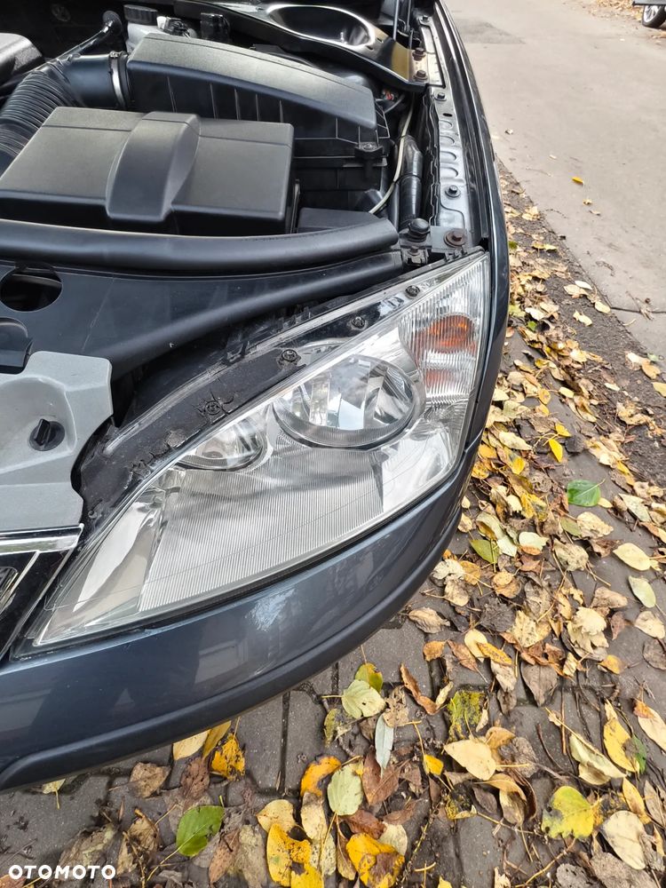 Ford Mondeo 1.8 Ghia - 31