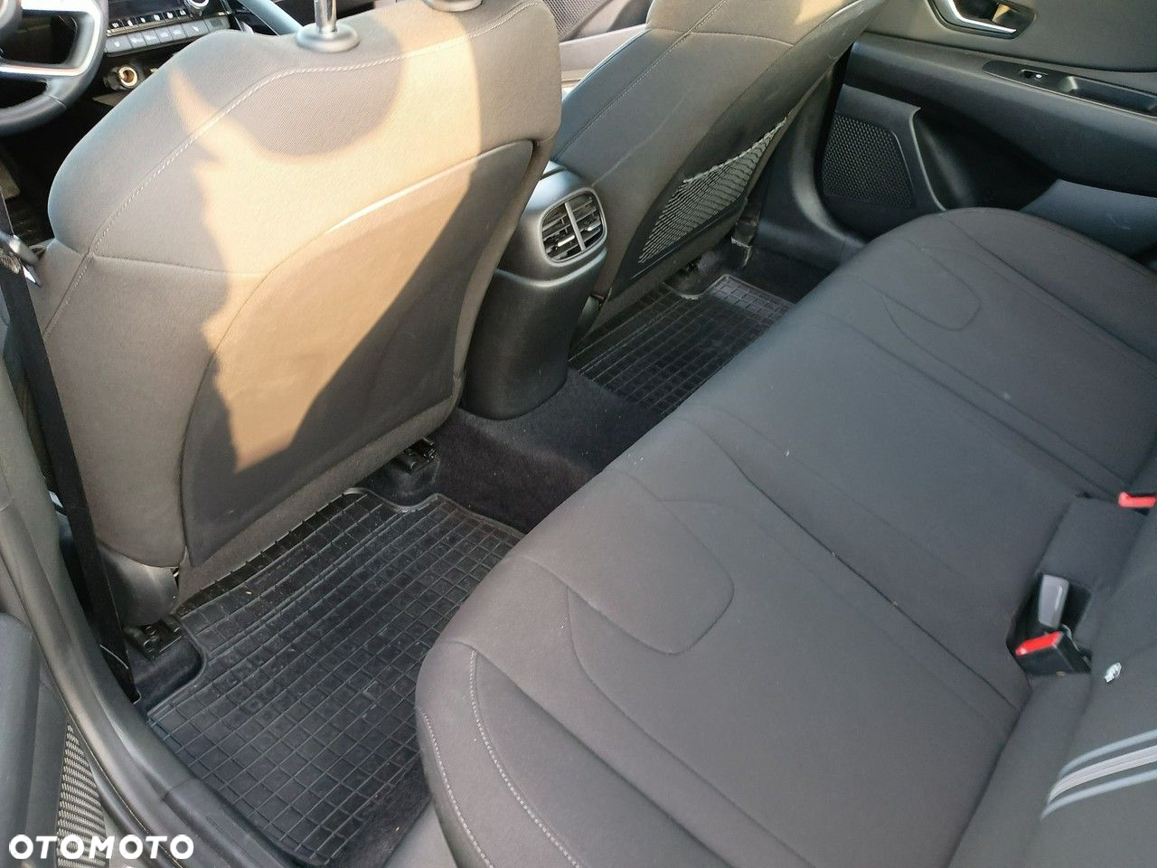 Hyundai Elantra - 12