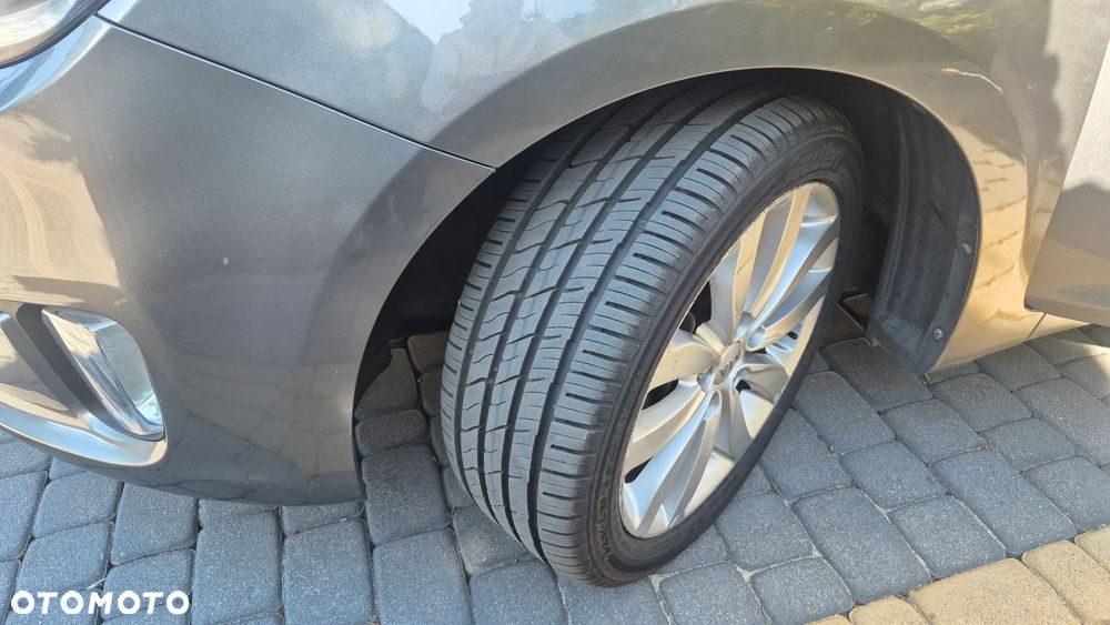 Kia Carens 1.6 GDI Attract - 11