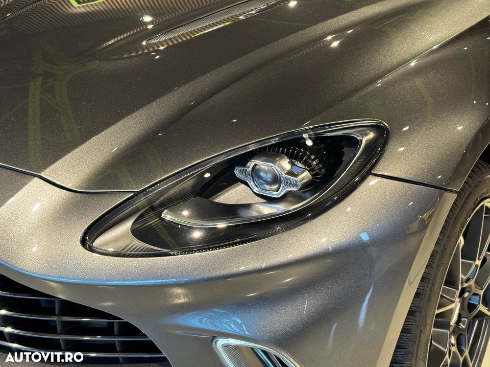 Aston Martin DBX - 6