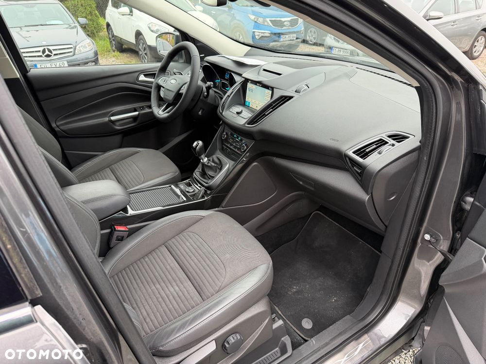 Ford Kuga 1.5 EcoBoost 2x4 Titanium - 25