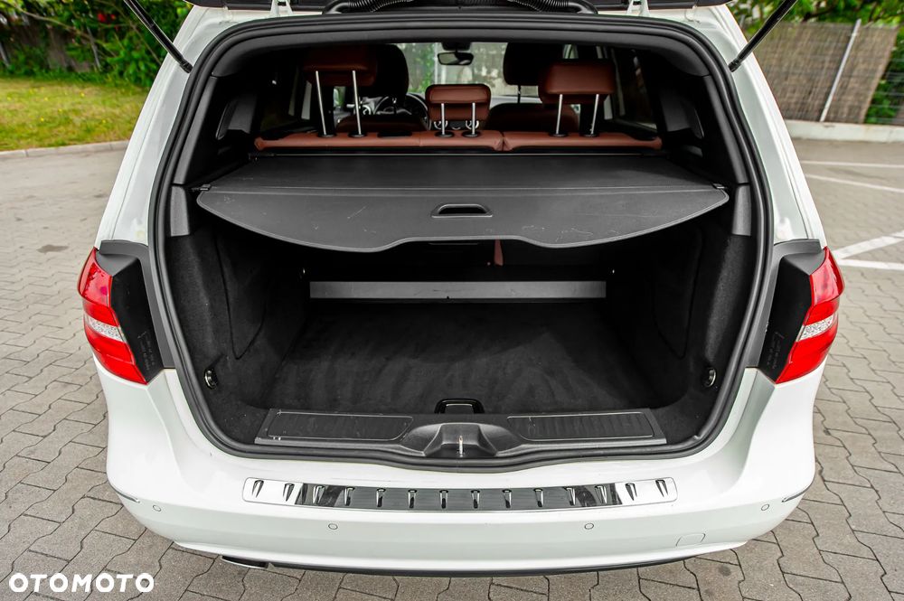 Mercedes-Benz Klasa B 200 7G-DCT AMG Line - 35