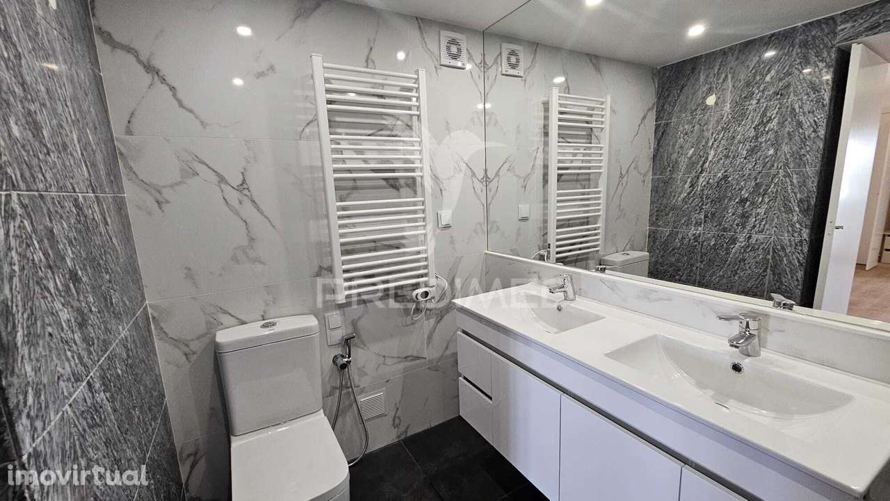 T2 Completamente remodelado, com Parqueamento e Arrecadação, Cascais - Grande imagem: 3/19