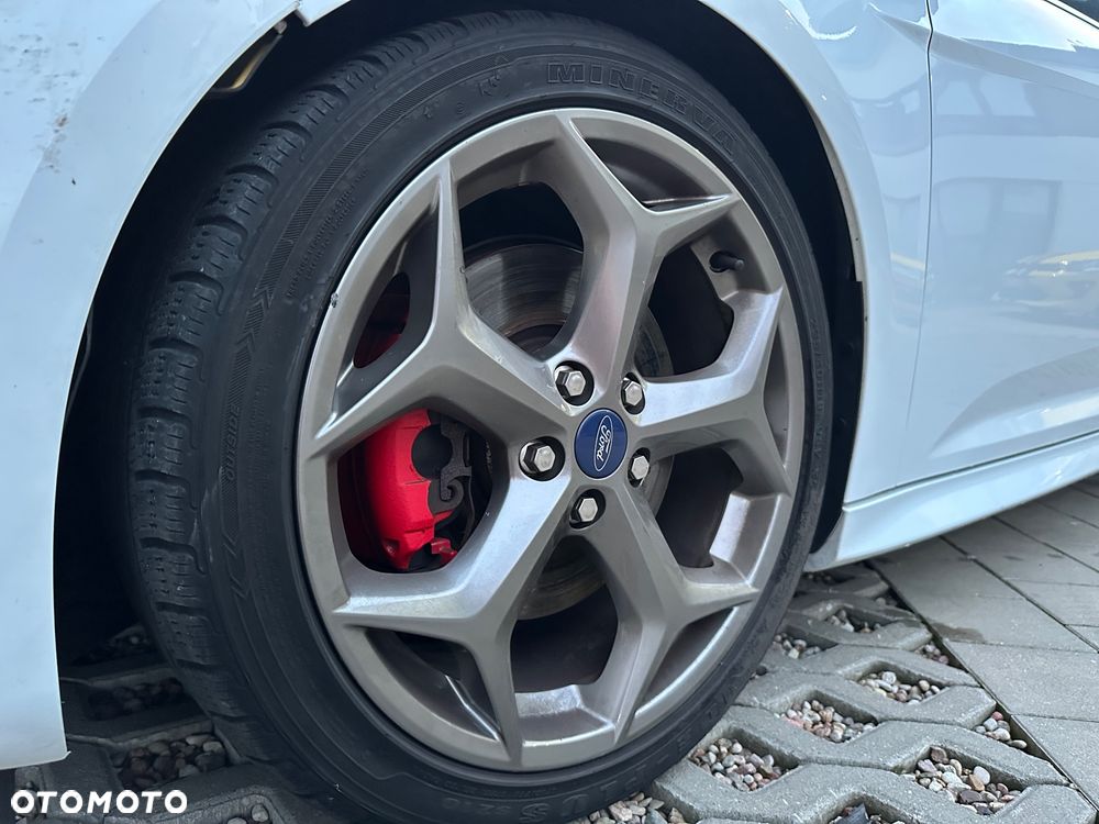 Ford Focus ST - 9