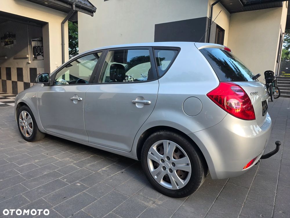 Kia Ceed - 9