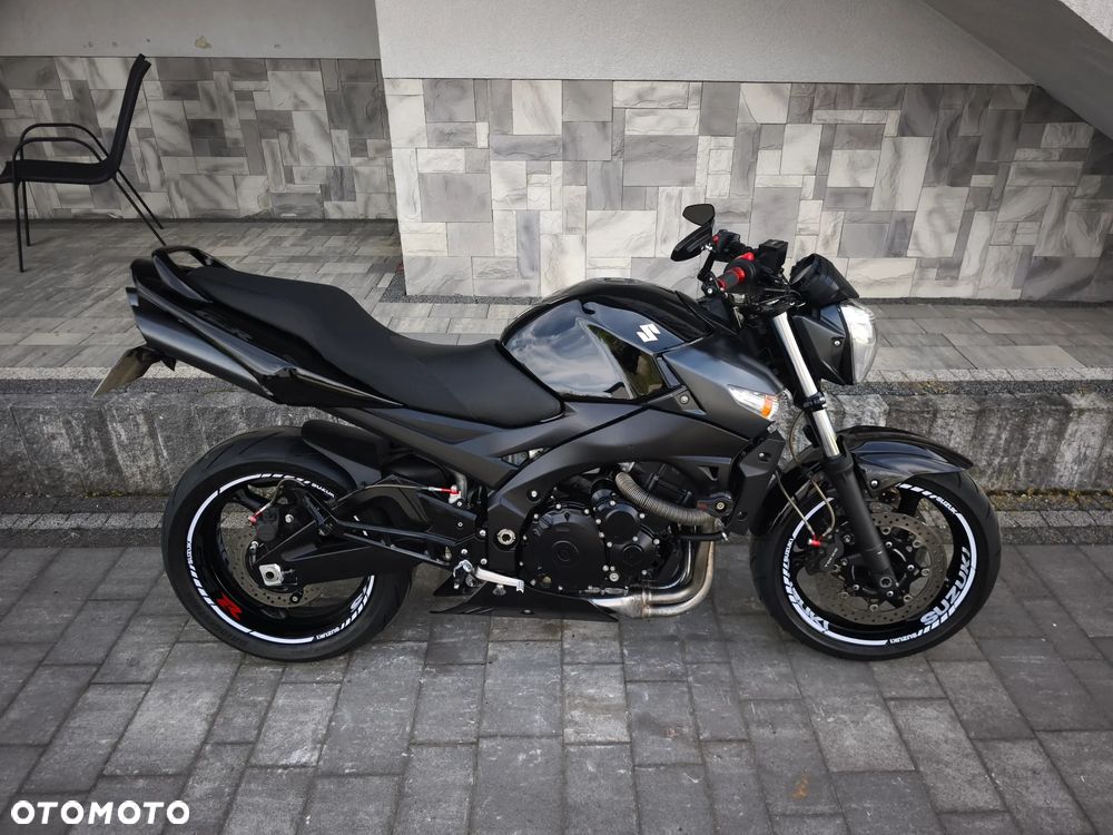 Suzuki GSR - 1
