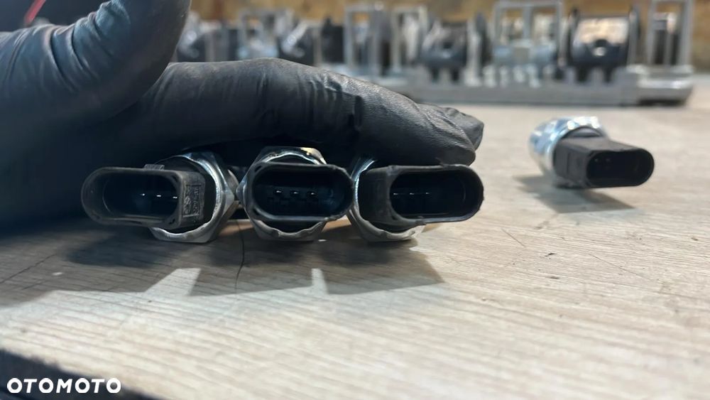 Czujnik ciśnienia klimatyzacji VOLKSWAGEN OE 4H0959126B - 2