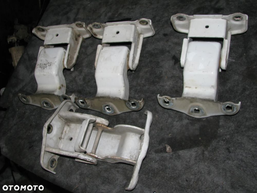 ZAWIASY DRZWI SKRZYDEŁKOWYCH TYŁ OPEL VIVARO A - 2