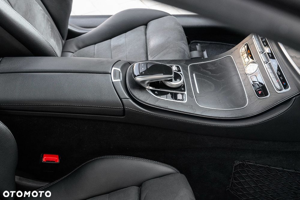Mercedes-Benz Klasa E 220 d 4-Matic 9G-TRONIC - 16