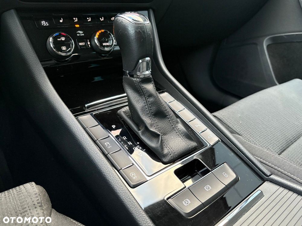 Skoda Superb 2.0 TDI Ambition DSG - 26