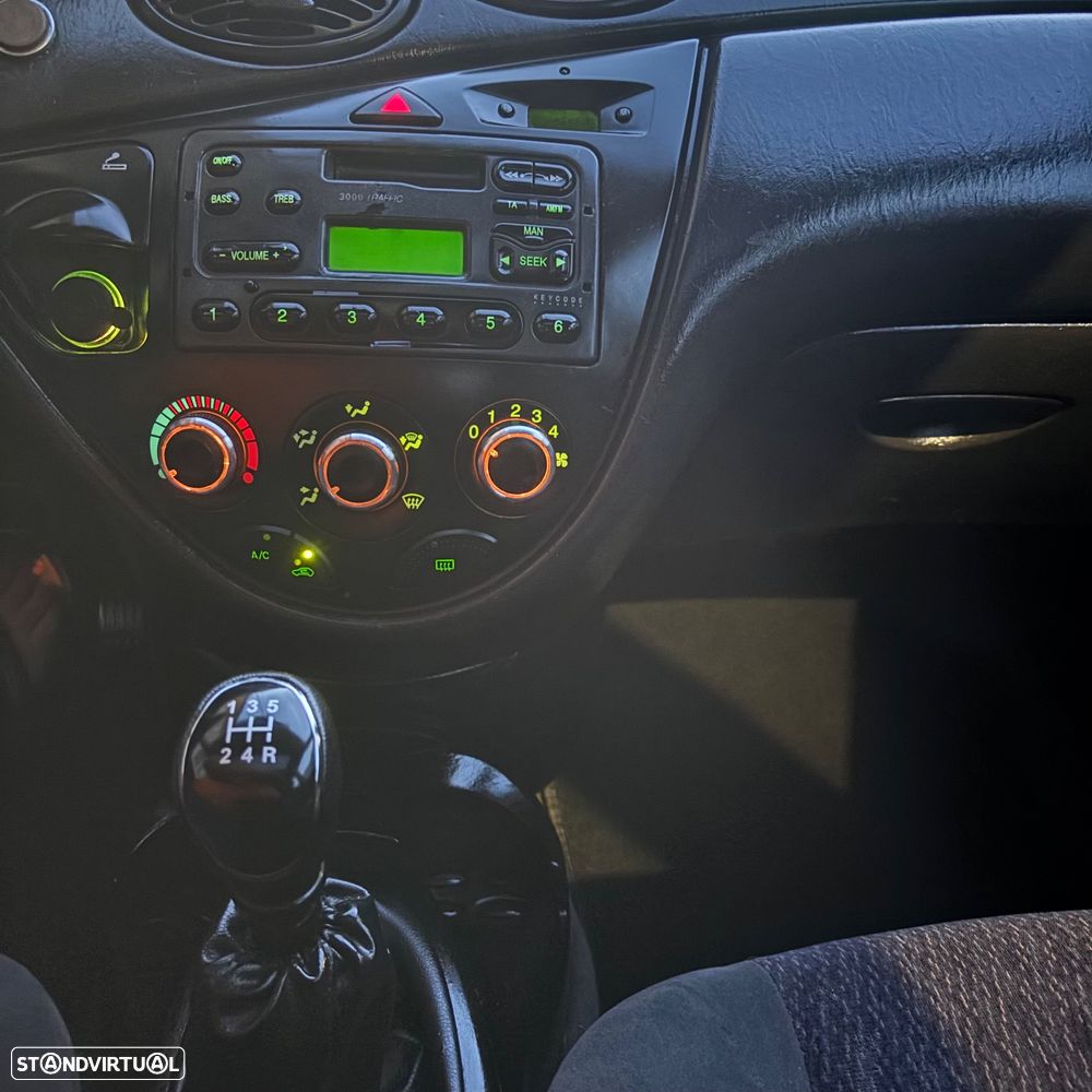 Ford Focus SW 1.8 TDdi Ghia - 18