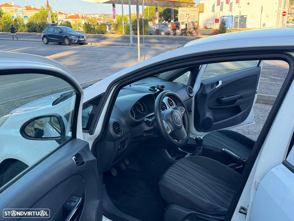 Opel Corsa 1.2 Cosmo - 26