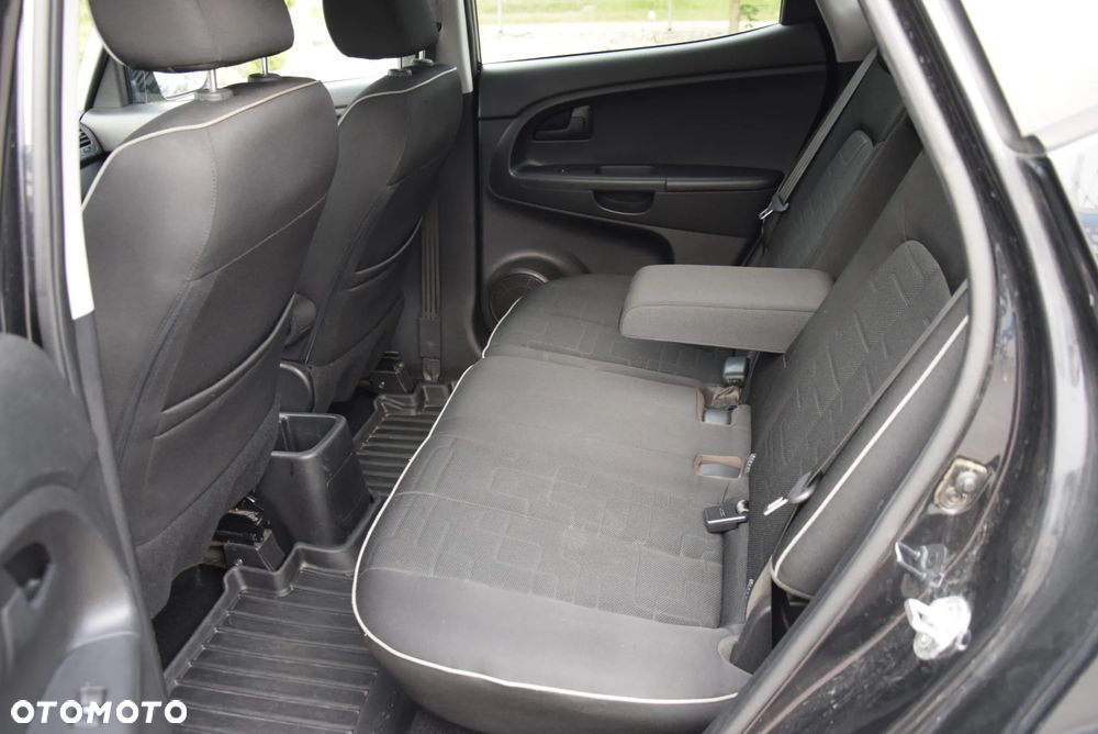 Kia Venga - 15