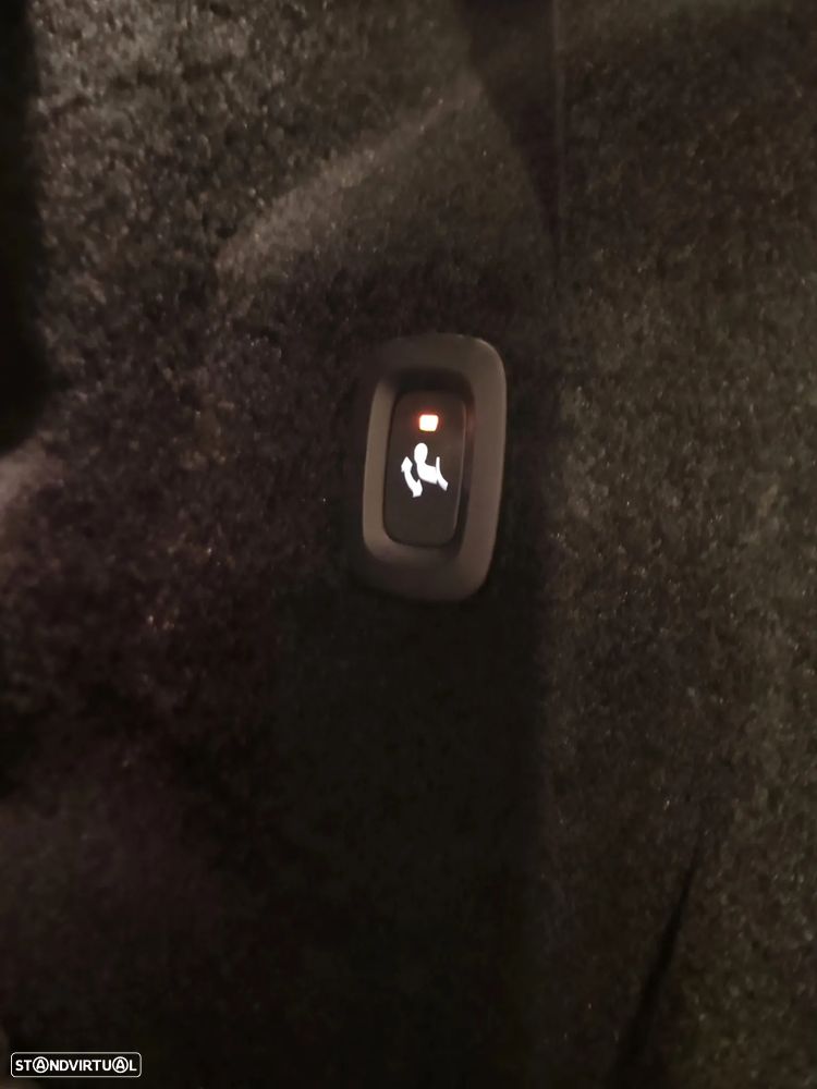 Volvo XC 60 T6 AWD Recharge Geartronic RDesign Expression - 26