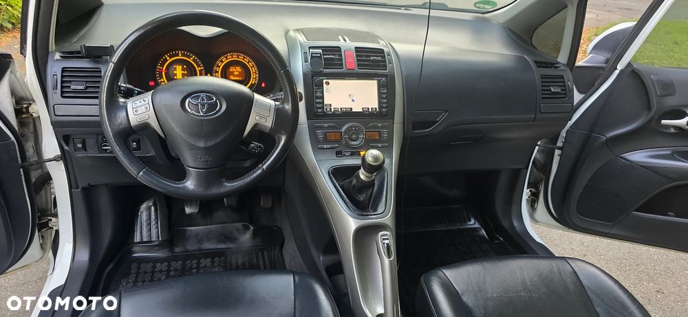 Toyota Auris 2.2 D-4D D-CAT - 26