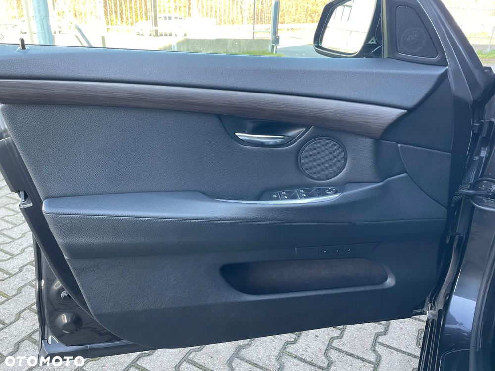 BMW Seria 5 530d xDrive Sport-Aut - 13