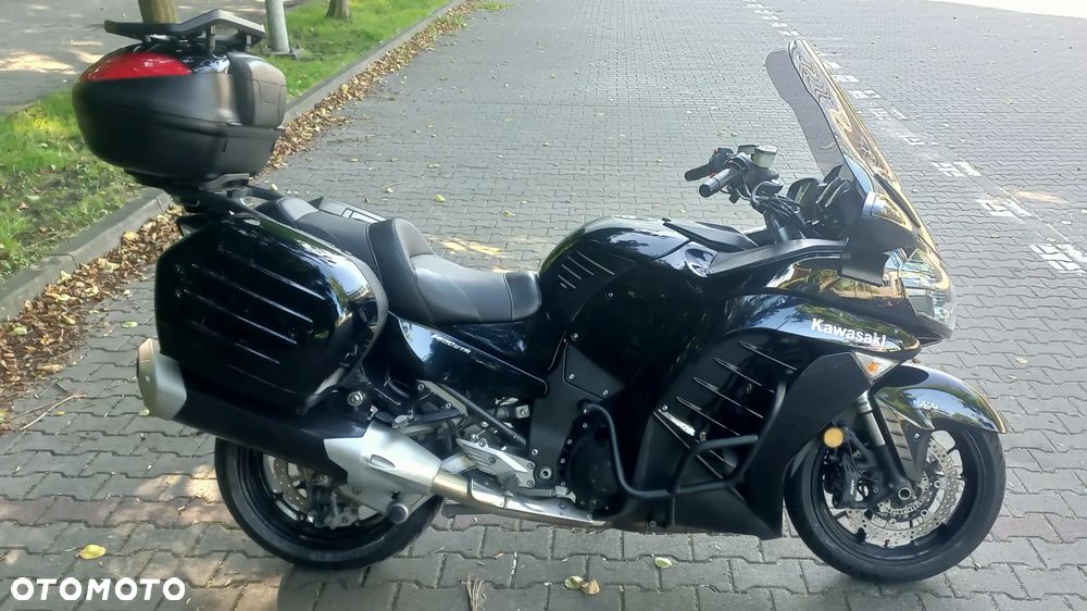 Kawasaki GTR - 4