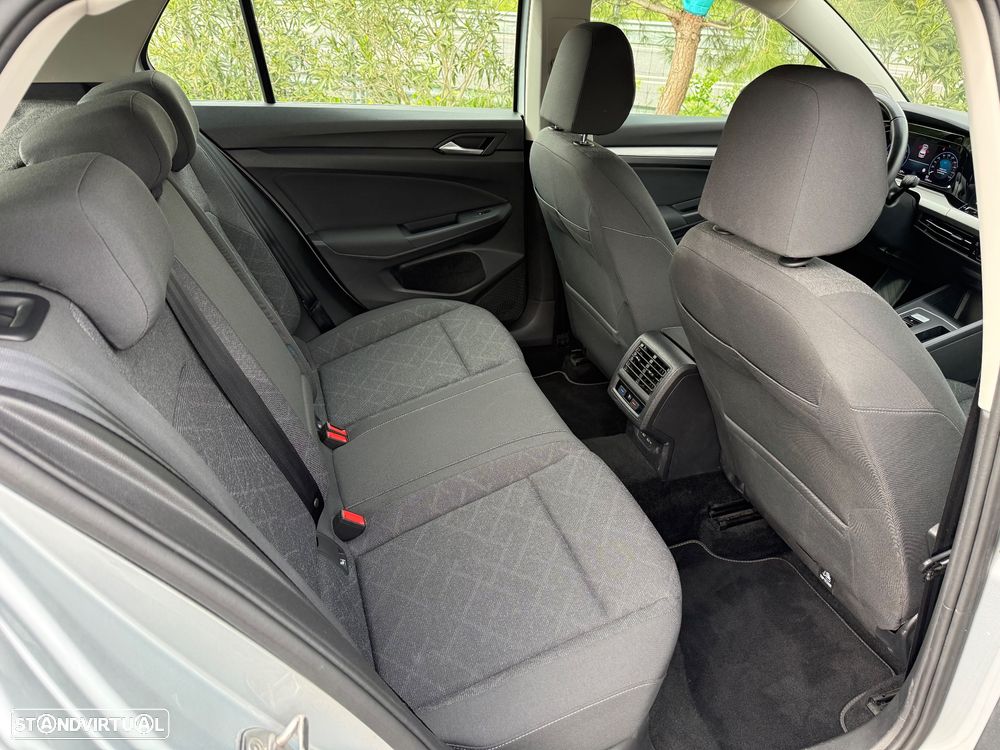 VW Golf 1.5 eTSI Life DSG - 31