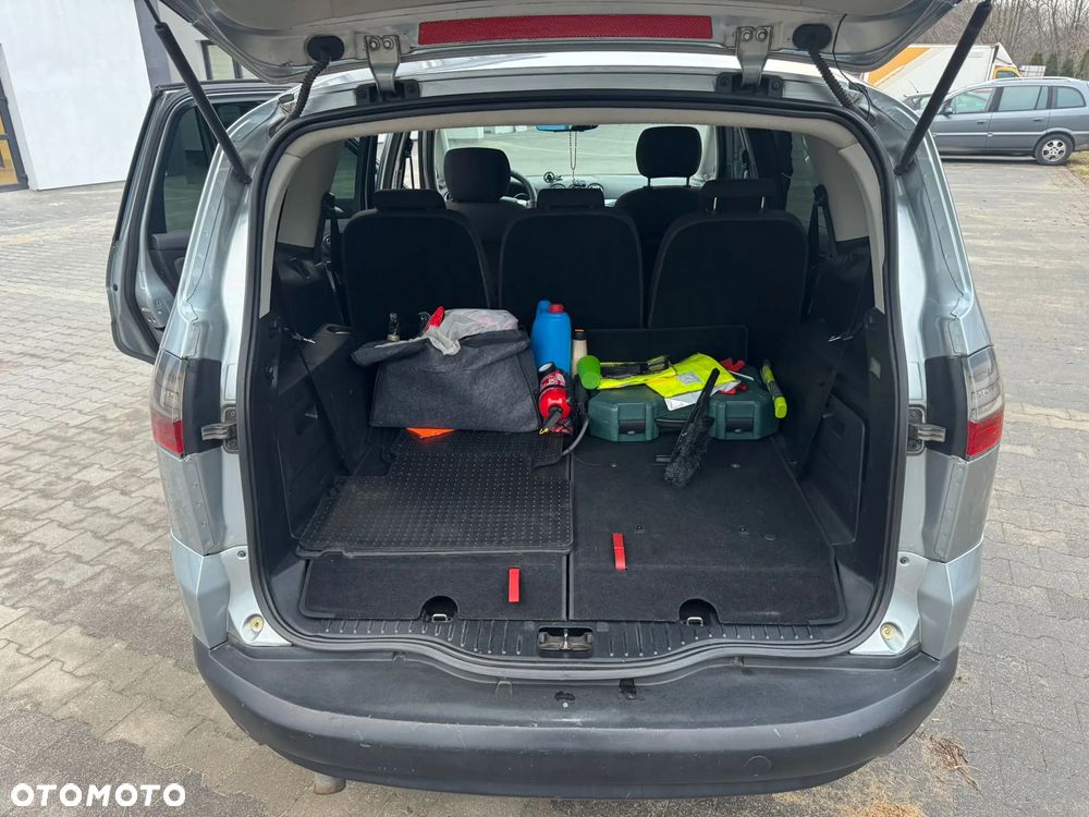 Ford S-Max - 13
