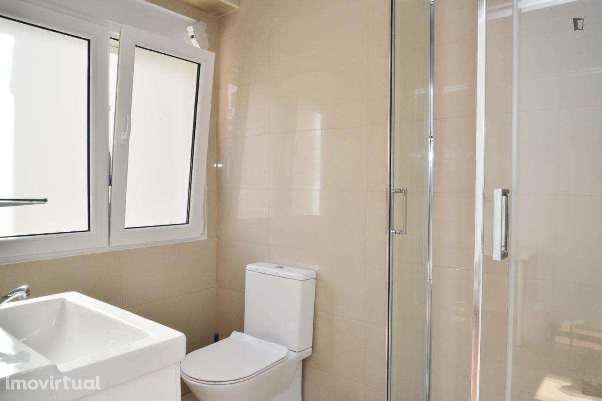 Quarto - localizado em Entrecampos Lisbon - Grande imagem: 3/16