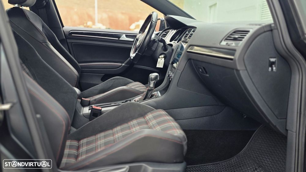VW Golf 2.0 TSi GTi DSG Performance - 21